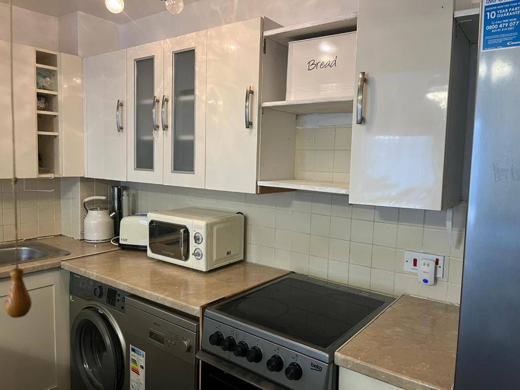 NorwoodLondon 1 Bed Cosy Houseアパートメント エクステリア 写真